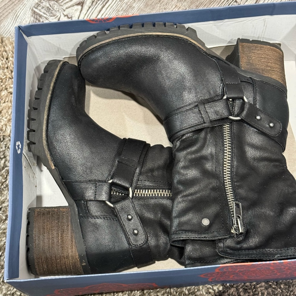 Carlos Santana Black Harness Boots